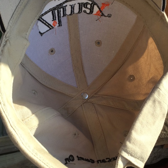 This is a Zilmax hat - Picture 3 of 5